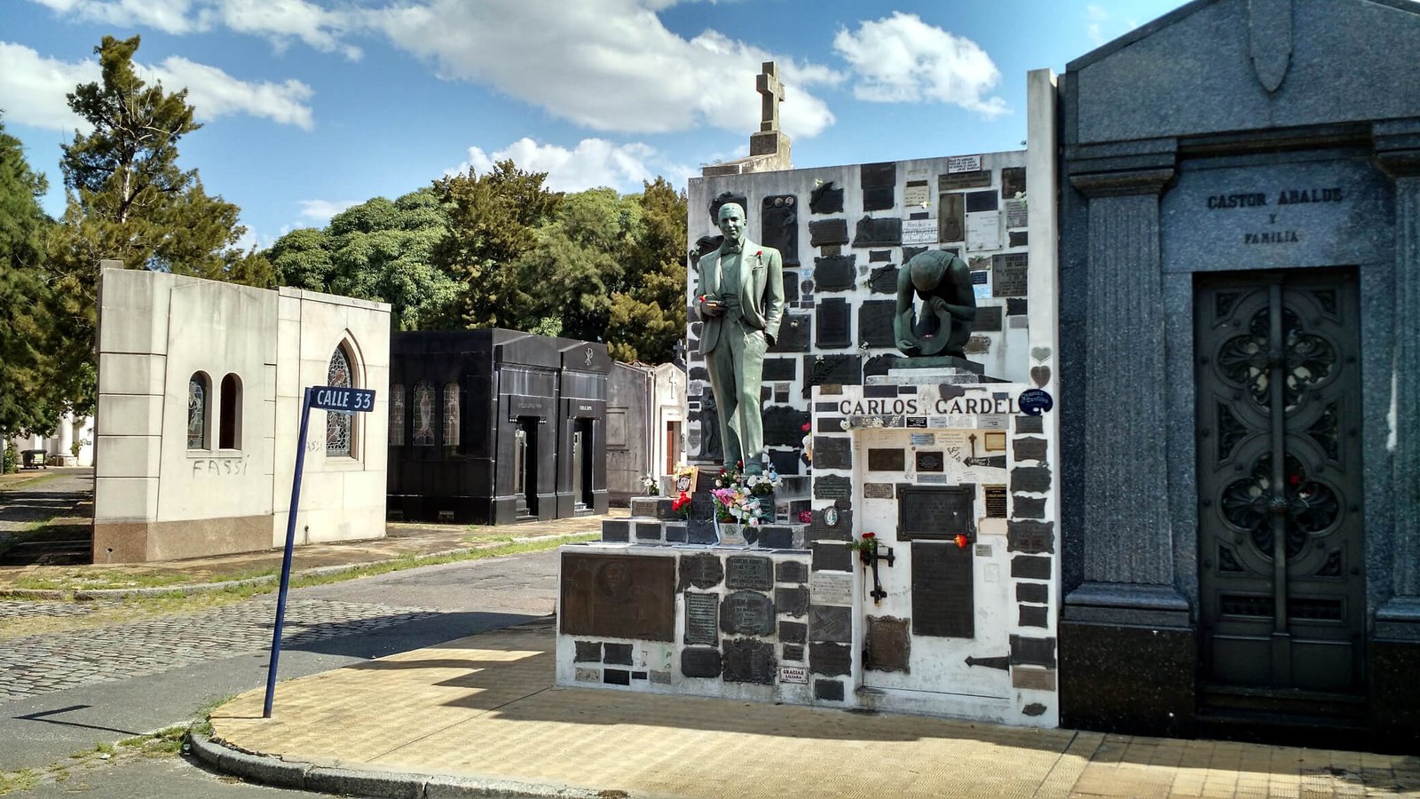Carlos gardel's tomb Carlos gardel's tomb